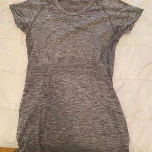 Lululemon Swiftly Tech Short Sleeve - Size 6